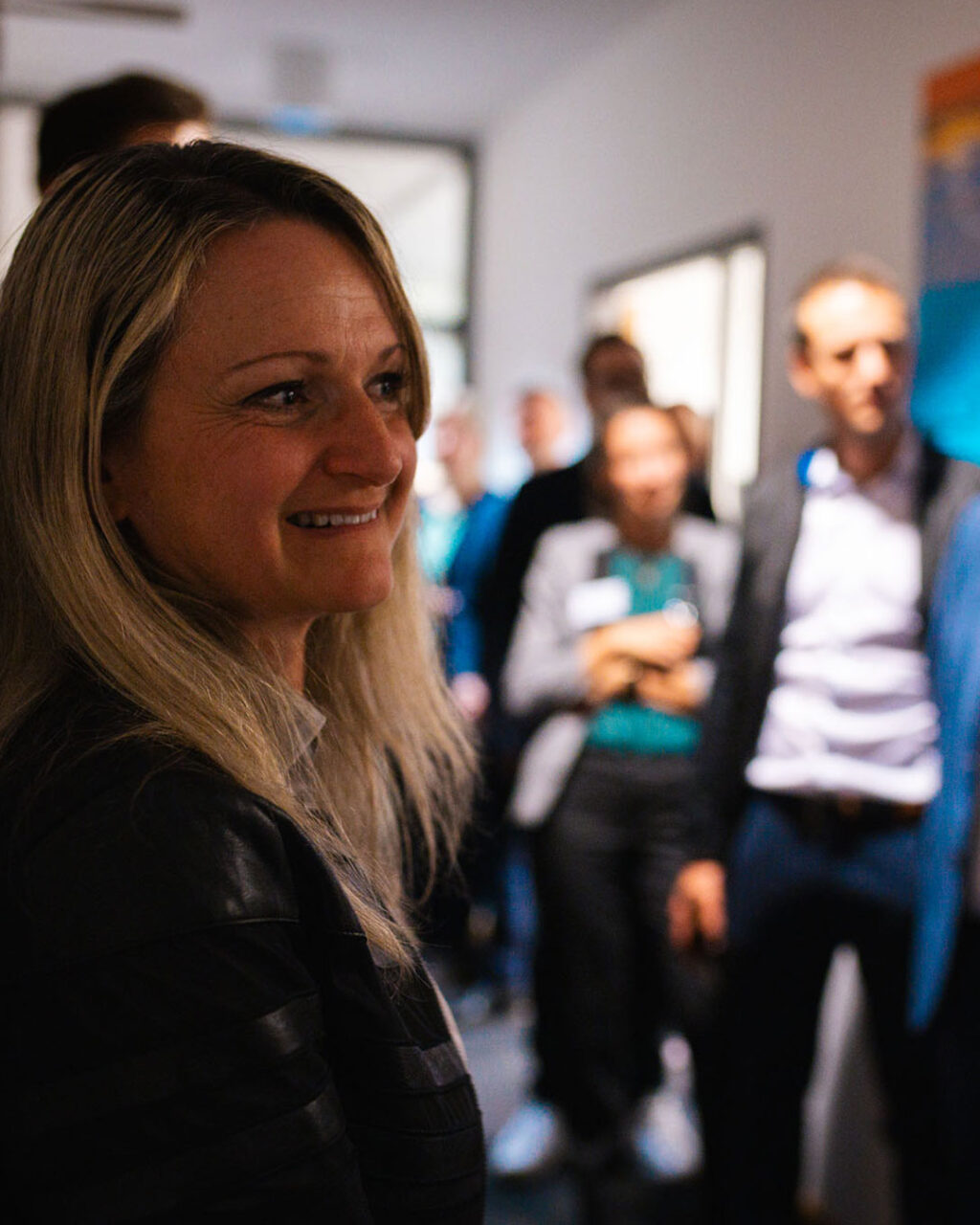 Mitarbeiterin auf der Eröffnungsfeier