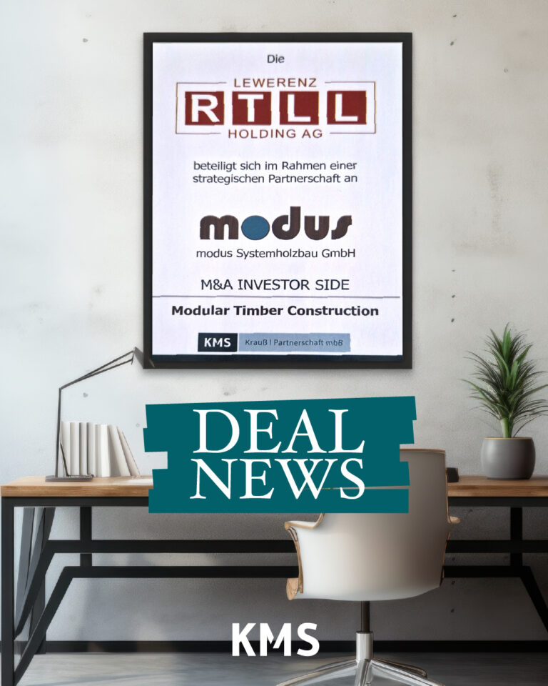 Schreibtischplatz, über welchem ein großes Bild mit einer Bescheinigung der Beteiligung der RTLL Lewerenz Holding AG an der Modus Systembau GmbH hängt