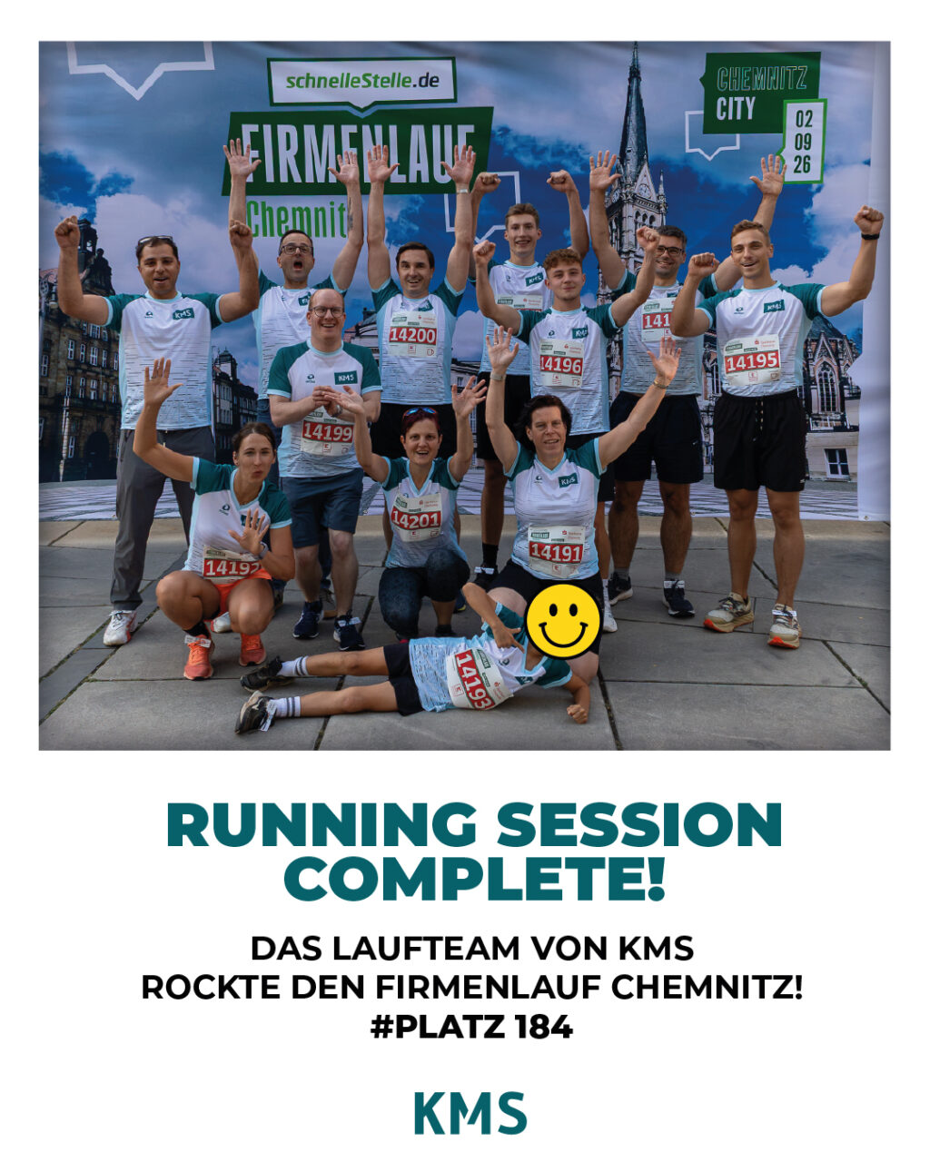 Laufteam der Firma KMS feiert die Teilnahme am schnellestelle.de Firmenlauf Chemnitz mit Urkunde zu Platz 184